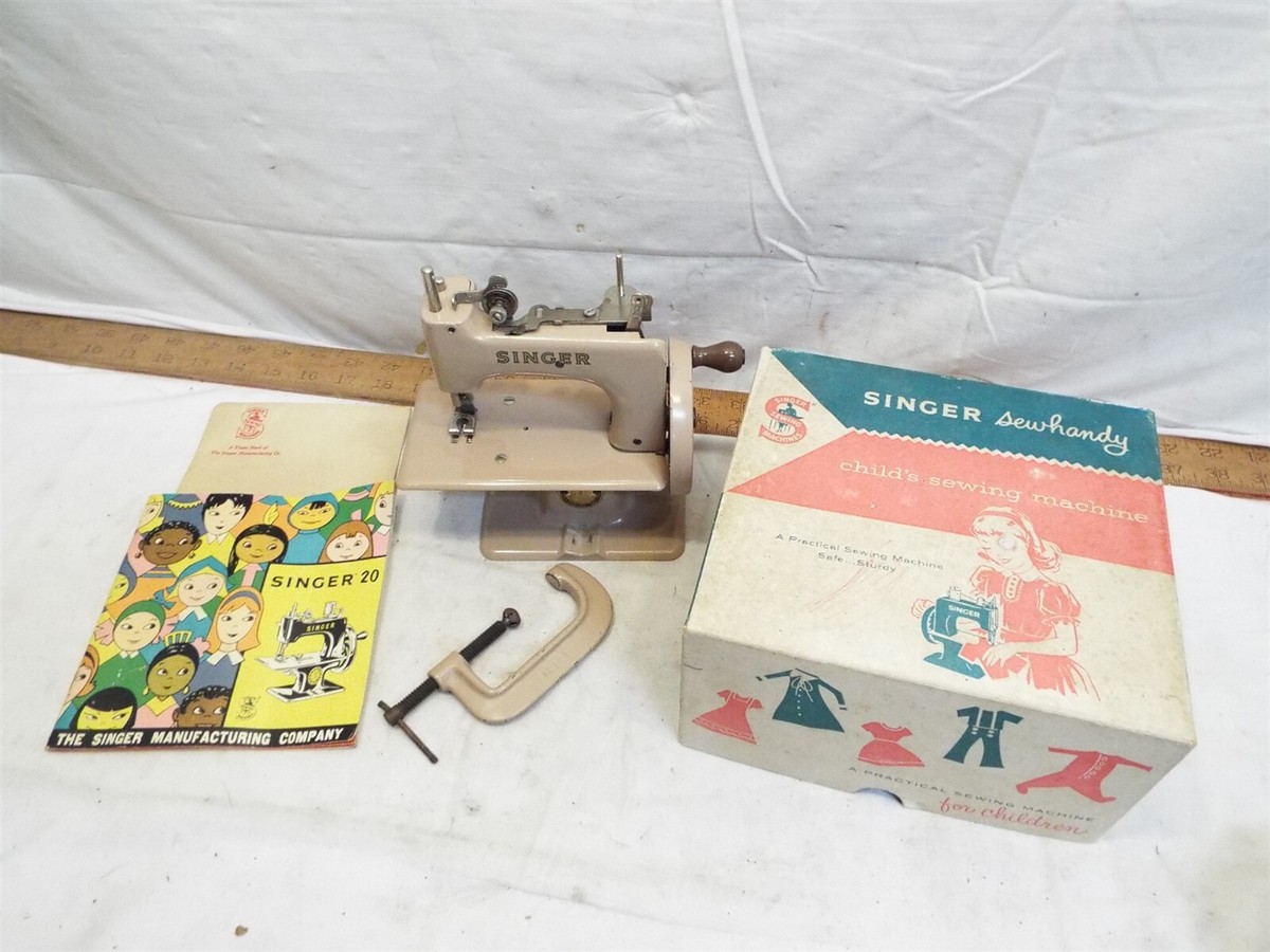 Singer No 20 Sewhandy Child's Toy Sewing Machine Box Clamp