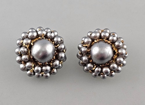 Boucles D’oreilles Clips Vintage Argentées Avec Cristal Et Perle – Style Rétro