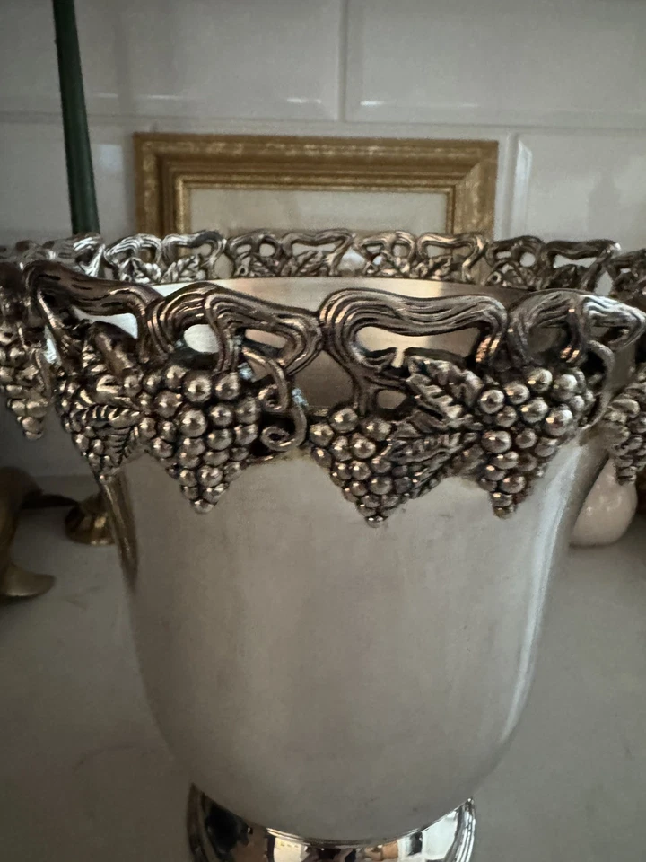 Cubo de champán vintage Godinger plateado con uvas en vid Foto 3 de 4