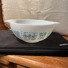 Pyrex Vintage Amish Design Mixing Bowl.  No. 443.  2 1/2 Quart. Cinderella Style