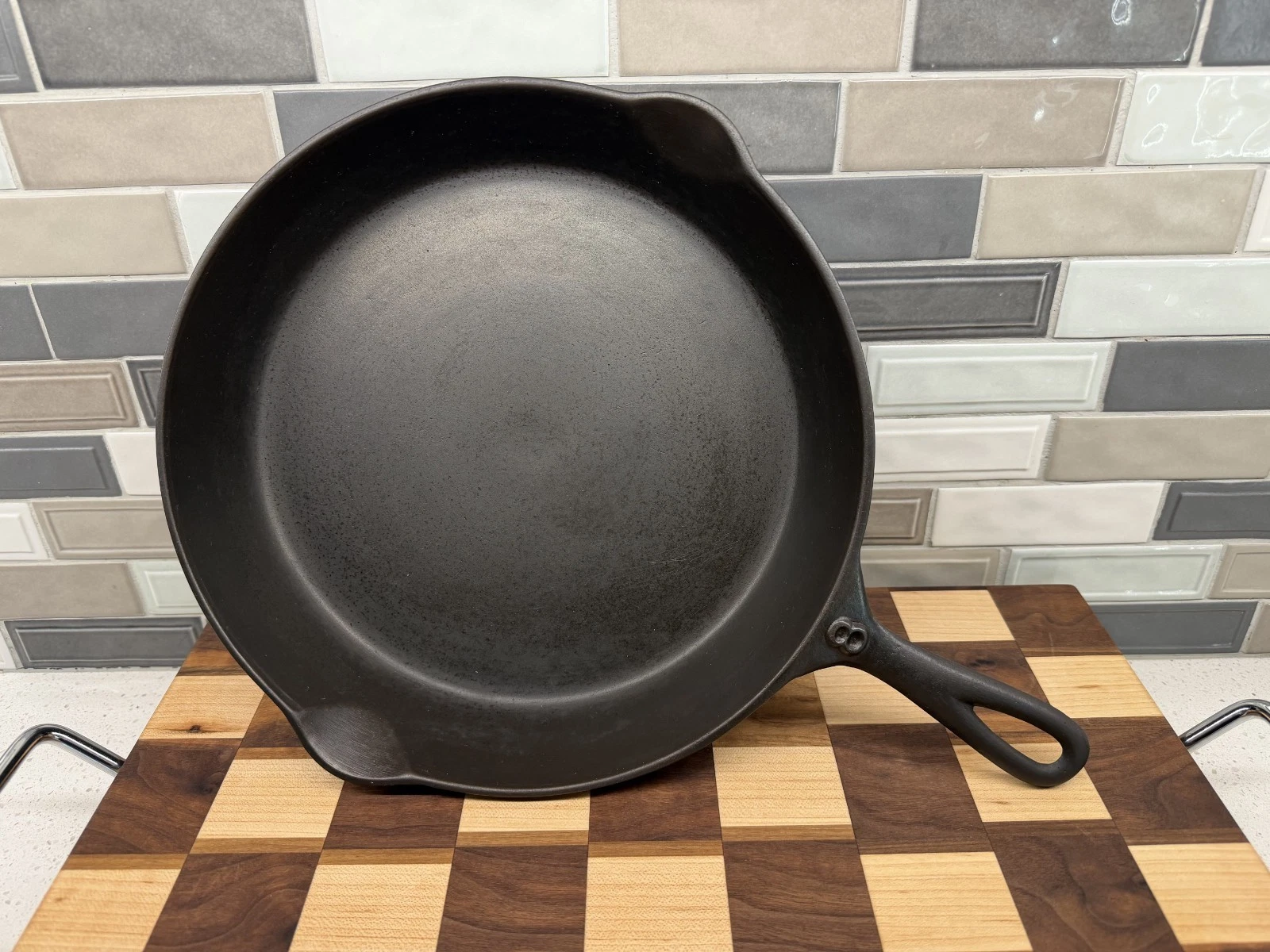 Single notch Lodge Arc Logo No 8 Skillet, Expertly Restored, Flat, Hurry-NICE!!!