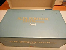Bburago 3514 Alfa Romeo 8C 2300 Monza (1931) 1:18 on wooden plinth + box