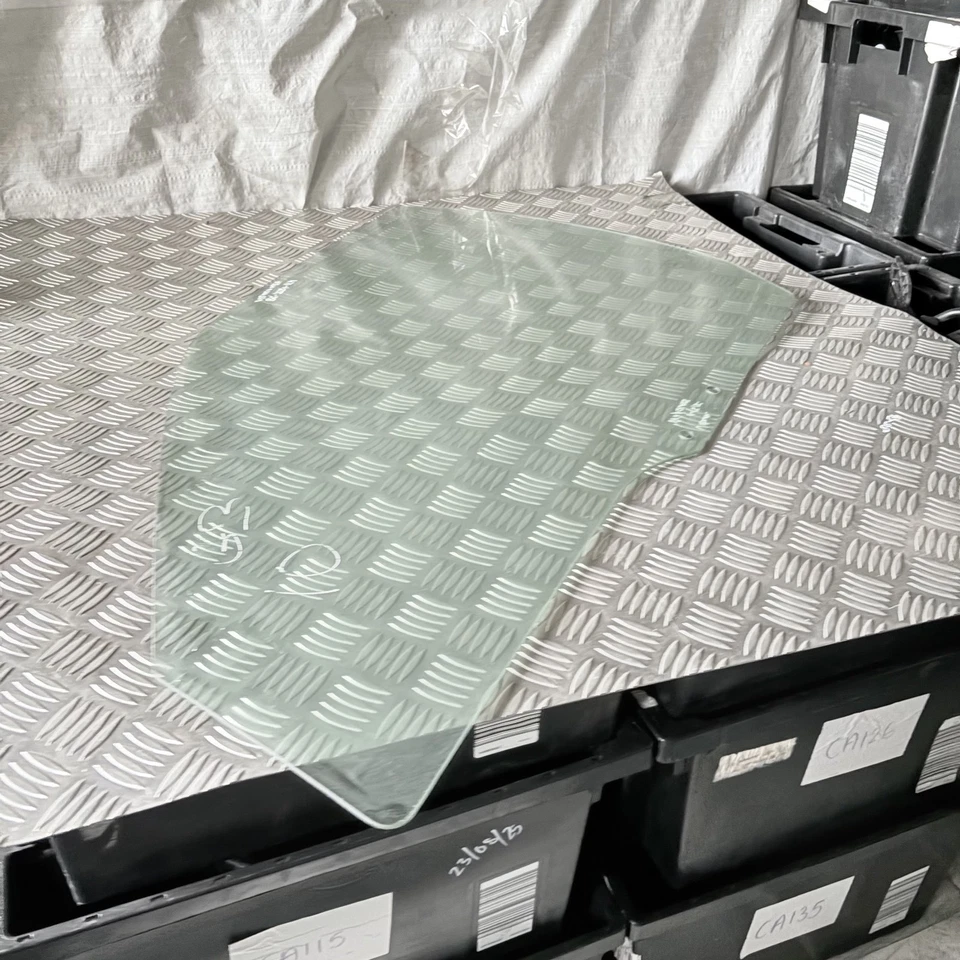 SUZUKI GRAND VITARA Left Front Passenger Side Door Window glass - Image 3 of 4