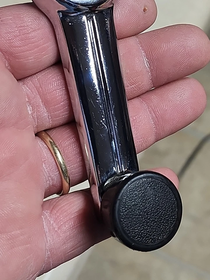 Nuevo de Lote Antiguo 1971-1981 Colt Arrow Sapporo Challenger Mitsubishi PUERTA CUARTO VENTANA MANIVELA Foto 4 de 4