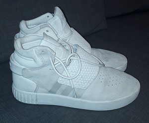 white trainers size 4.5