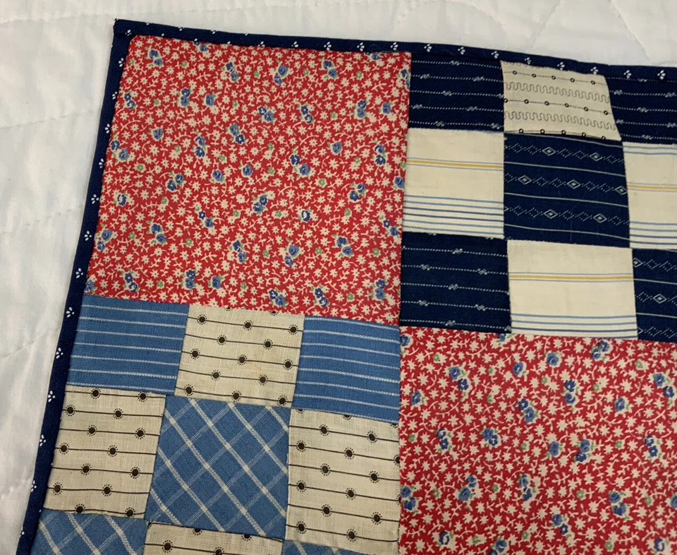 Edredón antiguo vintage de retazos, nueve parches, impresiones tempranas de calicó Foto 4 de 4