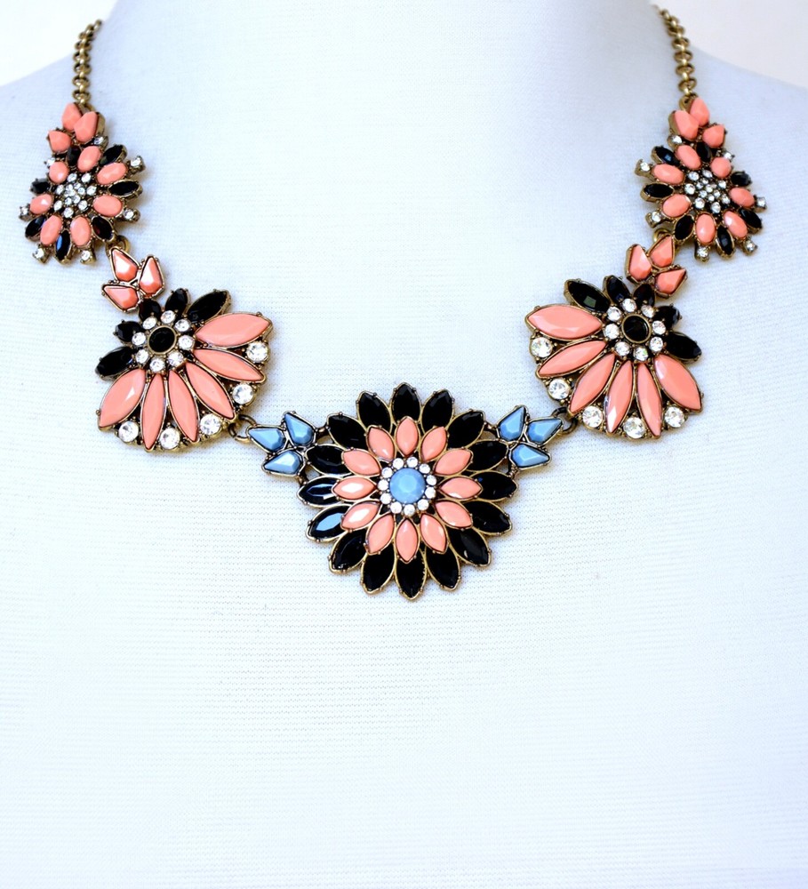 Elegant Bridal Wedding Statement Necklace for Parties and Special Occasions Elegant Bridal Wedding Statement Necklace for Parties and Special Occasions