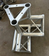 Alutruss Trisystem 3-Wege-Ecke gebraucht, guter Zustand, weitere Traversen vorh.