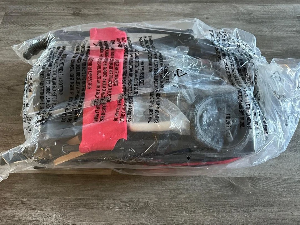 NUEVO Cochecito compacto ligero Kolcraft Cloud Plus - rojo Foto 3 de 4