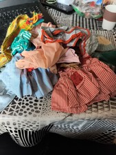 Lot d anciens vêtements poupée 
