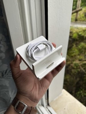 Original Apple iPod und iPad Ladestation Cradle A1352