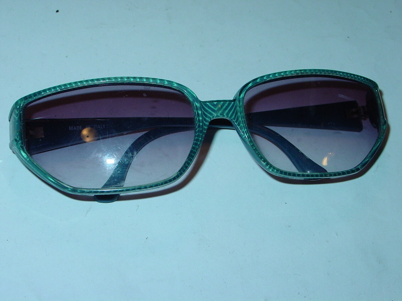 1980s Vintage Retro New Wave Sunglasses Plastic Frame B-3d Summer Style