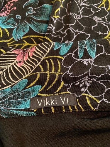 NEW VIKKI VI 1X BLACK MULTI HAWAII PRINT OPEN JACKET 54" BUST ACETATE LYCRA EUC - Picture 4 of 9