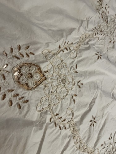 🔥RARE Vtg 6ft x 8ft Embroidered Tablecloth Ivory🔥 - Picture 6 of 10