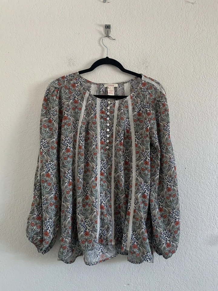 Blusa bohemia floral de manga larga Sundance con inserción de encaje talla pequeña dobladillo alto bajo