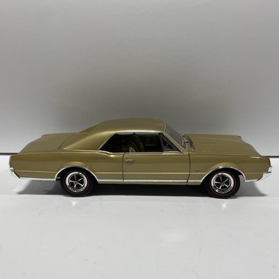 1967 Oldsmobile Cutlass 442 Gold 1:18 Highway 61 DCP No Box