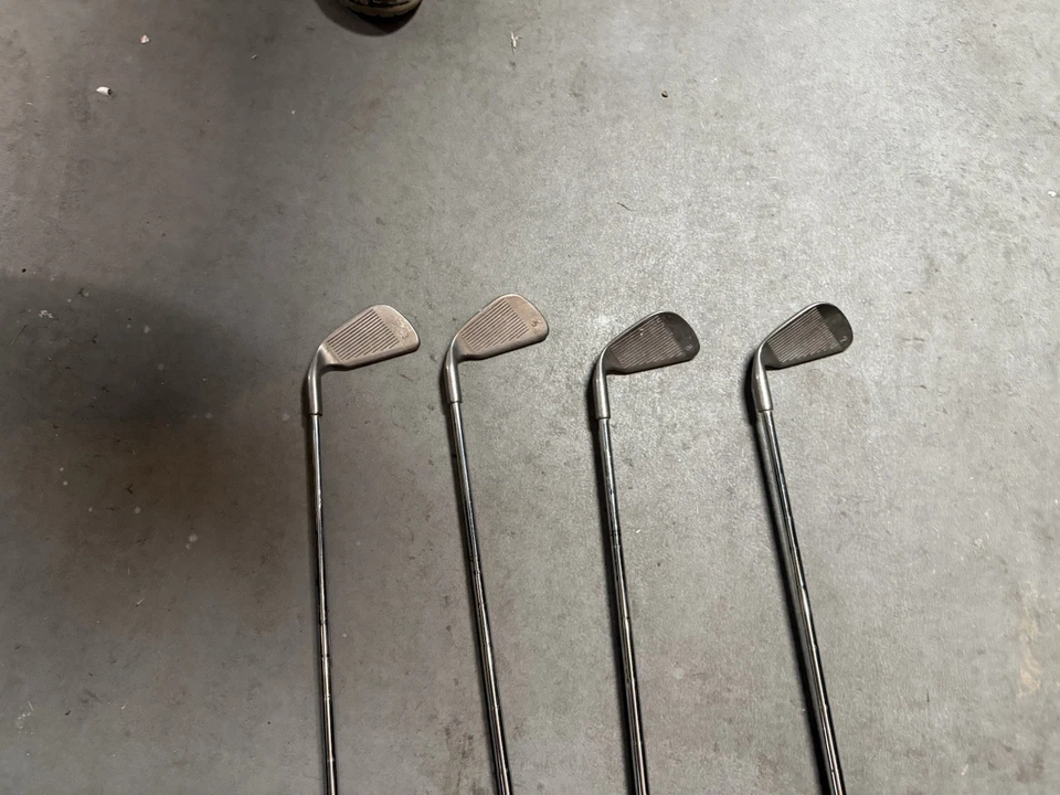 Ping Eye 2 Hierros Punto Negro Eje Acero 3,5,8,9 Hierros Derecha Karsten Golf Pride Derecha Foto 4 de 4