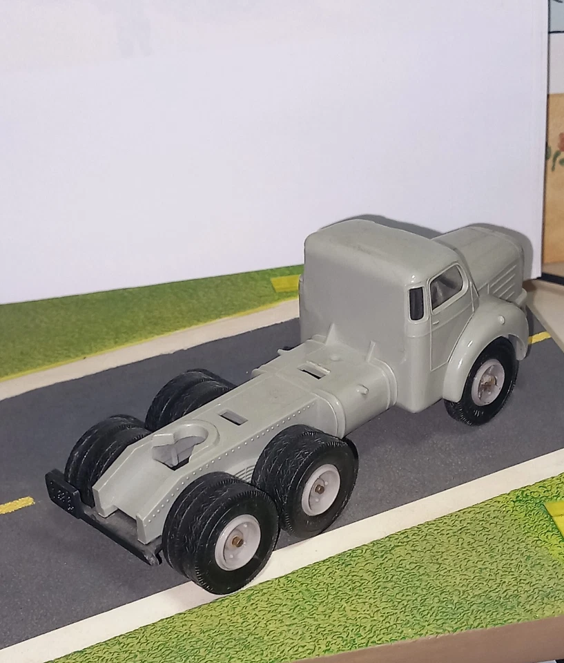 BERLIET TBO 15 TRACTEUR NOREV PLASTIQUE un axe de roue à réparer si non SUPERBE - Photo 3/4