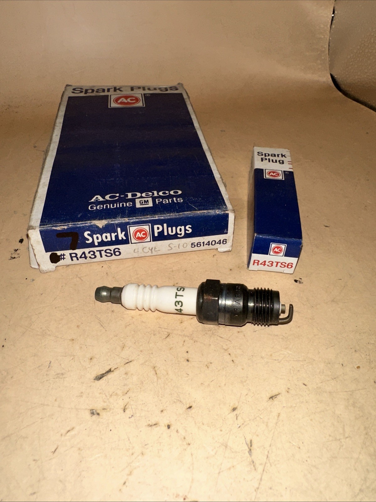 7 Light Rust ACDelco R43TS6 Spark Plugs Fits 84-85 CAMARO More Tap Desc.