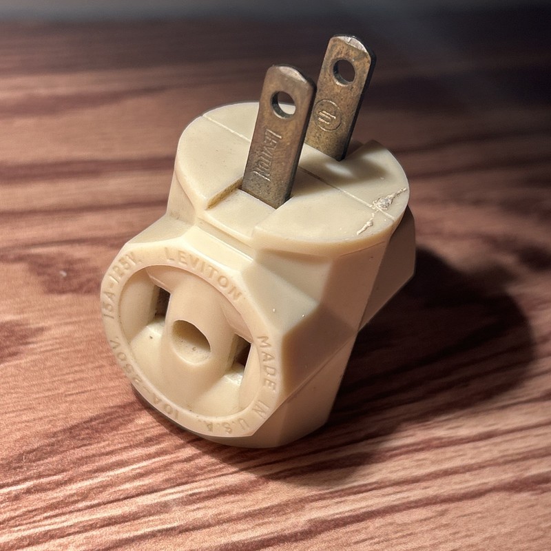 Snapit Beige Bakelite Triple Adapter Strip 15 Amp 125 Volt Non Polarized MCM Vtg