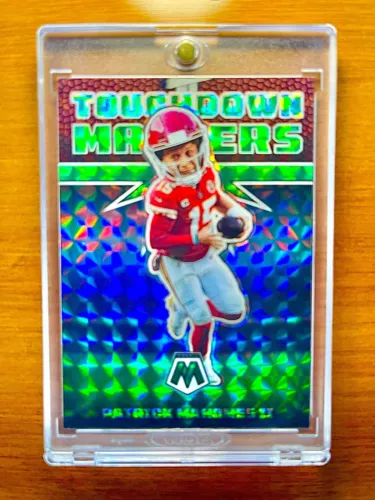 Patrick Mahomes RARE BIG HEAD GREEN REFRACTOR PRIZM INVESTMENT MOSAIC SSP MINT