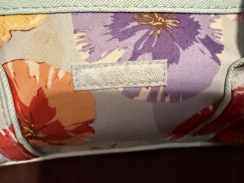 PRETTY MAKEUP BAG FROM BASICS - Picture 3 of 8
