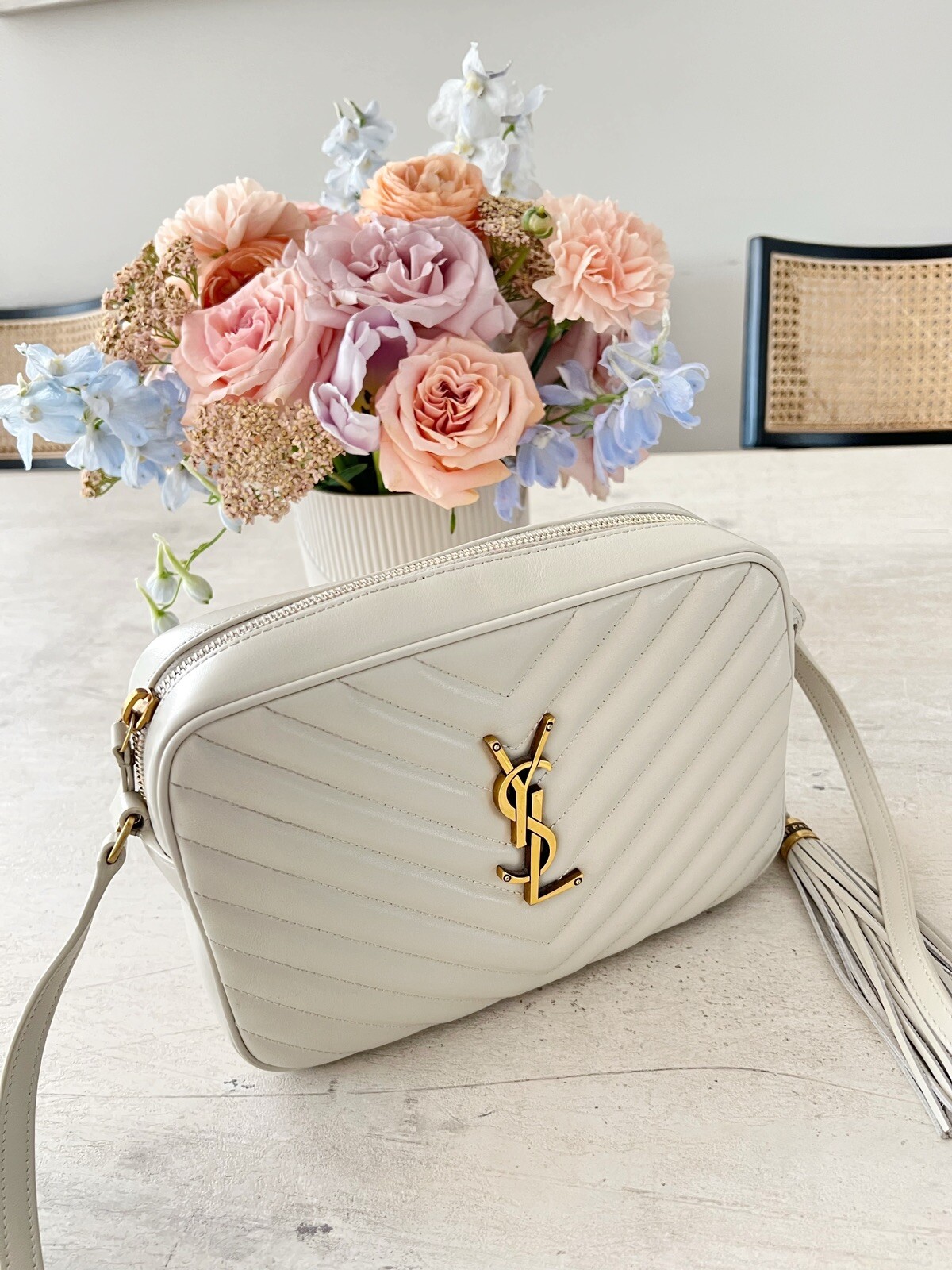 Borsa a tracolla Saint LaurentLou fotocamera media zip pelle vintage bianca