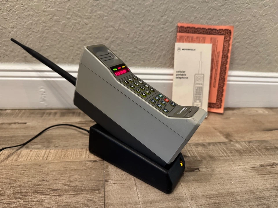 Raro Teléfono Ladrillo Extra Grueso Motorola DynaTAC Pulsar 8000X De Colección Foto 4 de 4