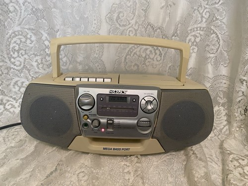 Sony Boombox CFD-V17 Off White/Beige Radio CD Player Mega Bass 1999