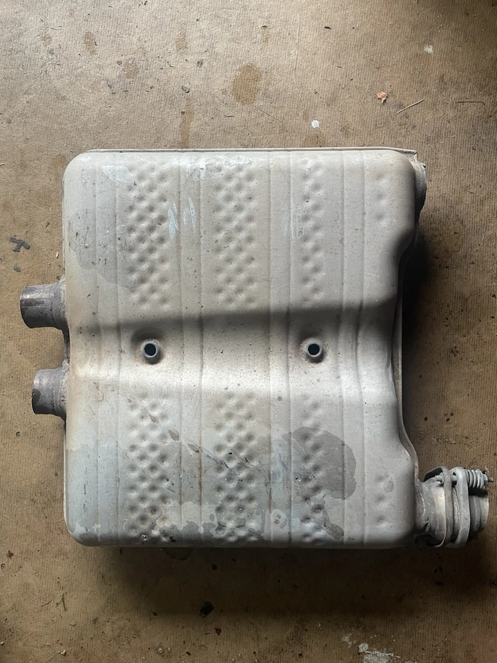 2006 - 2008 dodge magnum, Chrysler 300c mid muffler Resonator  - Image 3 of 3