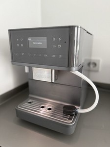 Miele Bohnen-Kaffeevollautomat CM 6560 MilkPerfection Graphitgrau PearlFinish