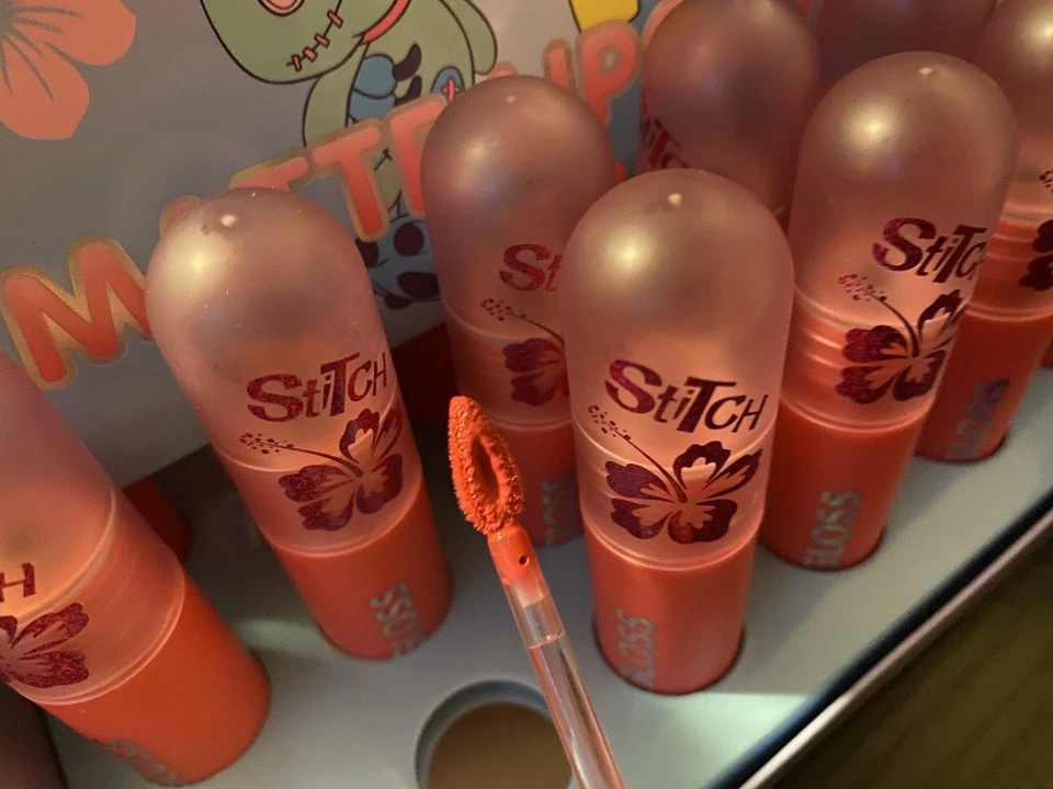 Lápiz labial mate Stitch rosa intenso Disney Lilo & Stitch brillo labial labios nuevo  Foto 2 de 2