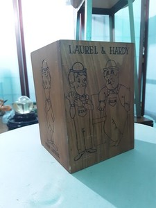 Vintage 1979 Laurel & Hardy Wooden Wind-Up Music Box Coin Bank Toystalgia Retro
