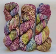 Handgefärbte Sockenwolle 100g 420m SOFT Lila...