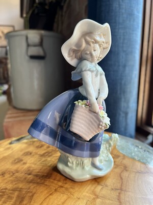 リヤドロ きれいな花ばかり 花の香りにつつまれて | リヤドロ公式