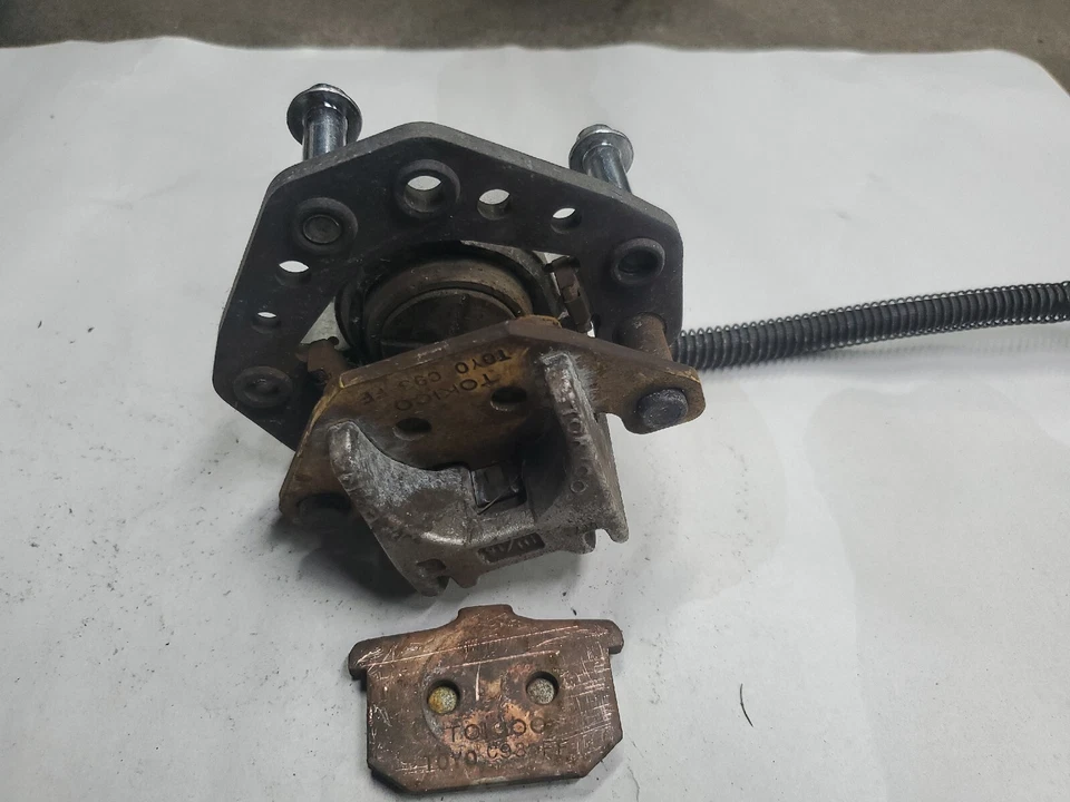 1985 - 2006 KAWASAKI VN750 VULCAN FRONT RIGHT BRAKE CALIPER - Image 4 of 4