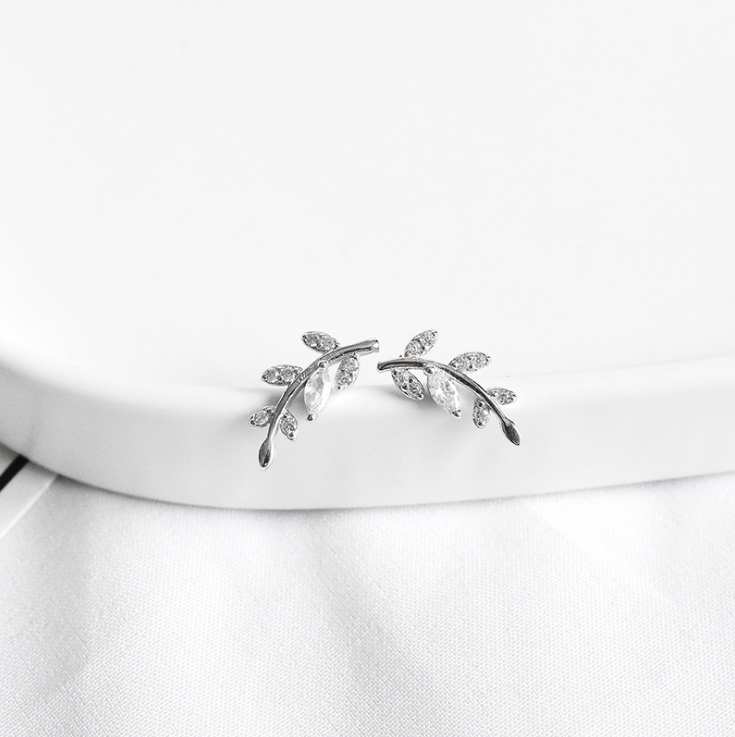 925 sterling silver Tulip leaf Crystal Love stud Earring