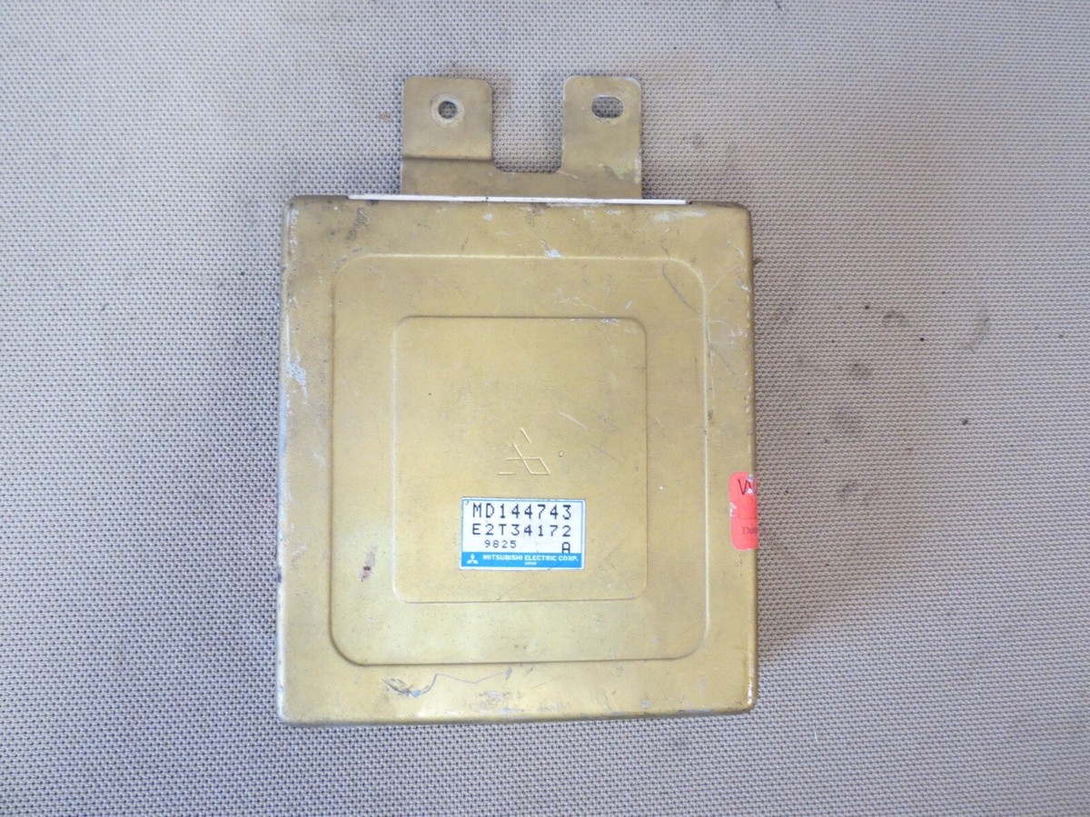 1990 Mitsubishi Mighty Max D50 2.4L Engine Control ECU ECM 1990 Mitsubishi Mighty Max D50 2.4L Engine Control ECU ECM