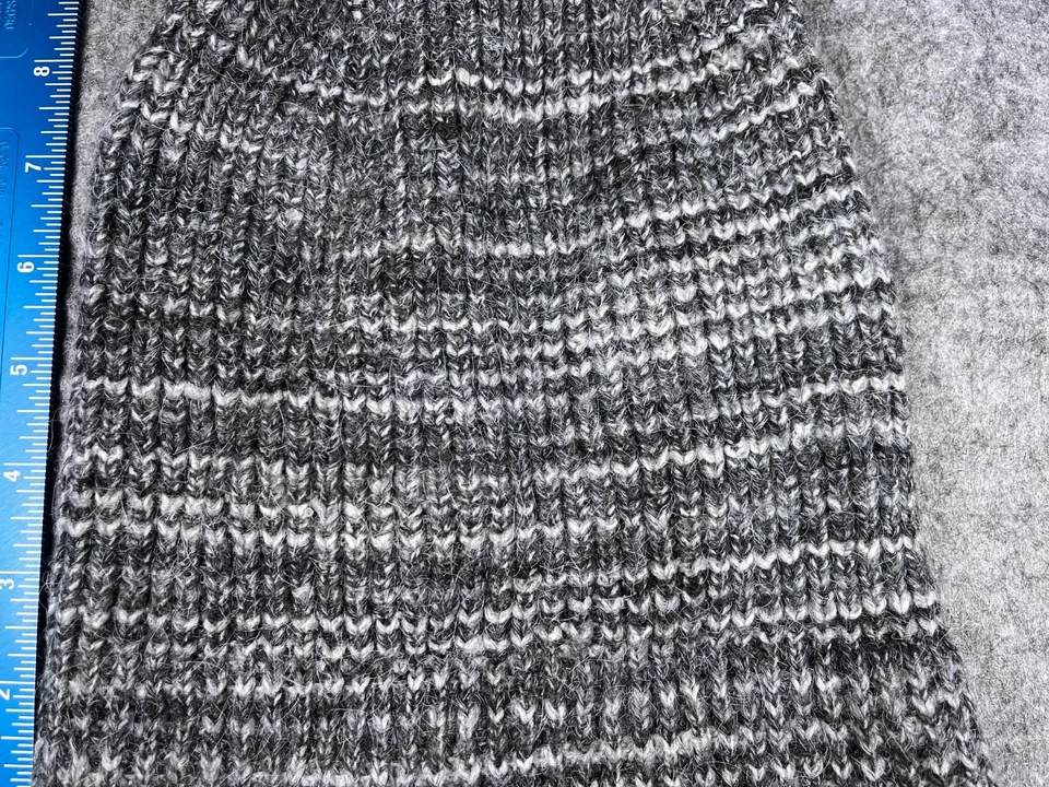 Old Navy Beanie Toque для взрослых средний черный белый вязаный акриловый полиэстер смесь помпон - Изображение 2 из 4