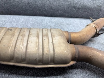 CLS63 AMG センターストレート　マフラー MERCEDES W219 CLS63 AMG CENTER EXHAUST MUFFLER RESONATOR PIPE OEM
