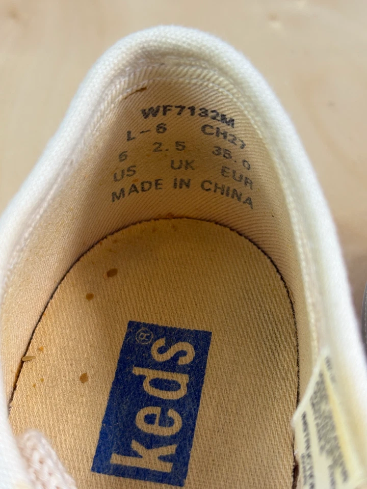 Tenis de lona de temporada Keds Champion para mujer talla 5 beige parte superior baja con cordones Foto 4 de 4
