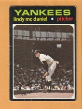 Lindy McDaniel New York Yankees 1971 Topps #303 Oklahoma Sooners Creased