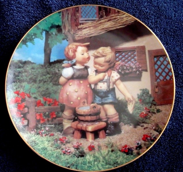 1990 M J HUMMEL COLLECTOR PLATE LITTLE COMPANIONS "SQUEAKY CLEAN" PLATE