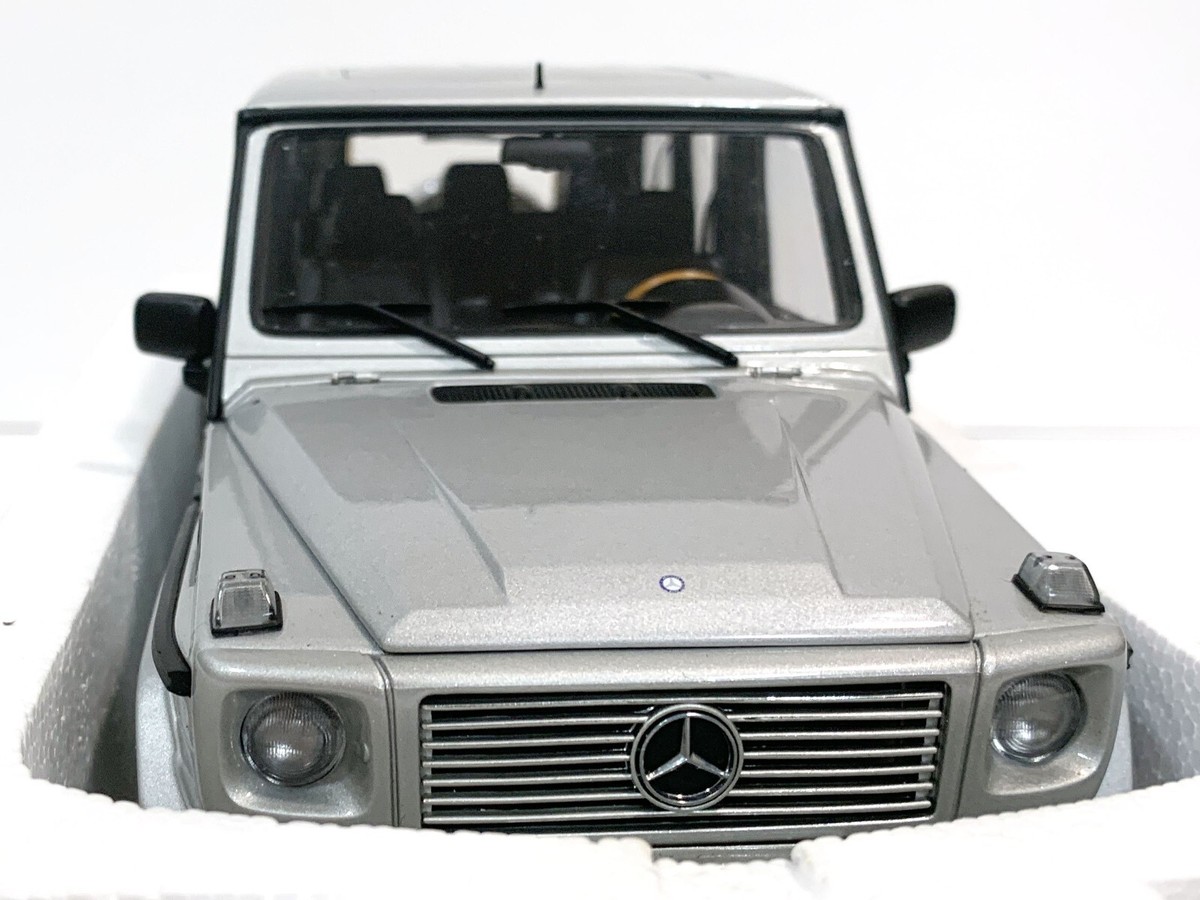 AUTO art 1/18 メルセデス　G-ワゴン　シルバーメタリック　訳アリ品 AUTOart 1/18 Mercedes Benz G-Wagon Brilliant Silver metallic