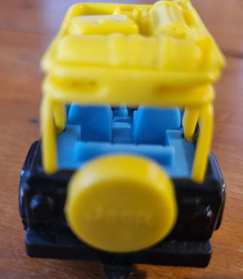 MATCHBOX '98 JEEP WRANGLER. Black and Yellow . Scale 1:64 . - Image 4 of 4