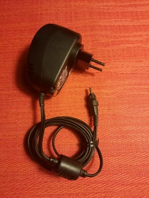 IC  UNIVERSAL REGULATOR 230V 14 W mit umsteckbaren + -- Outputstecker
