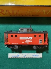 MTH RAIL KING #30-77098 NORFOLK WESTERN NC5 LIGHTED CABOOSE