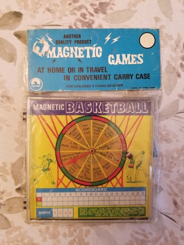 Juego de baloncesto magnético años 60 hecho en Hong Kong sin usar en paquete - Imagen 1 de 2