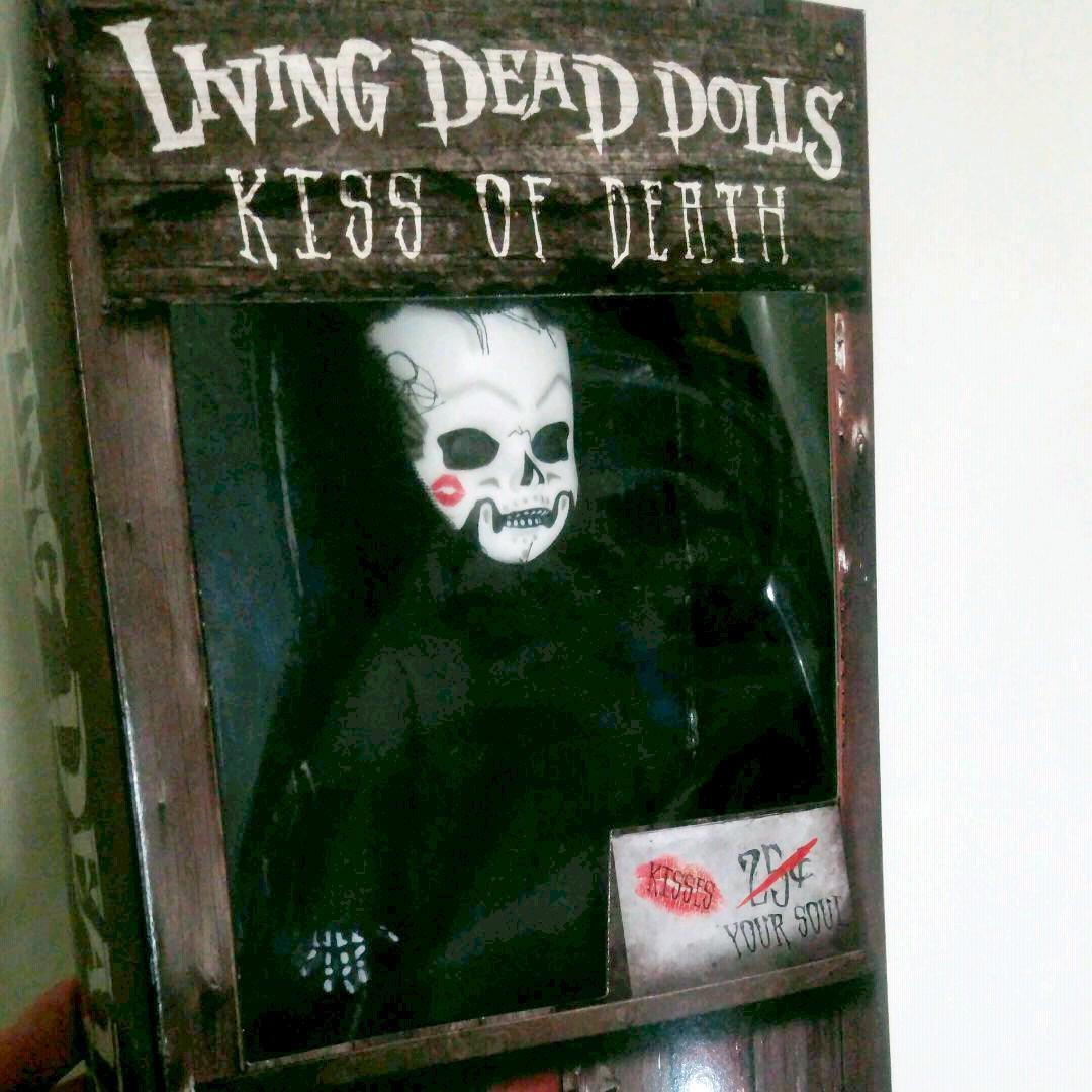 リビングデッドドールズ  キス オブ デス  LIVING DEAD DOLLS Amazon.com: Living Dead Dolls Kiss of Death The Grim Reaper