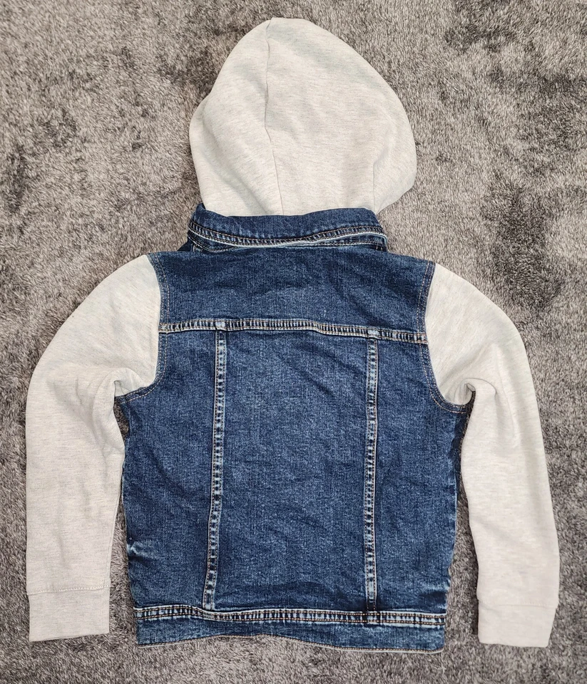 Chaqueta de mezclilla con capucha Tucker+Tate, lavado vintage con material de sudadera niños talla 7 Foto 3 de 4